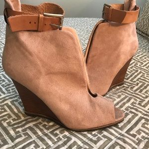 Zigi Soho | Ankle Buckle Wedges | 9